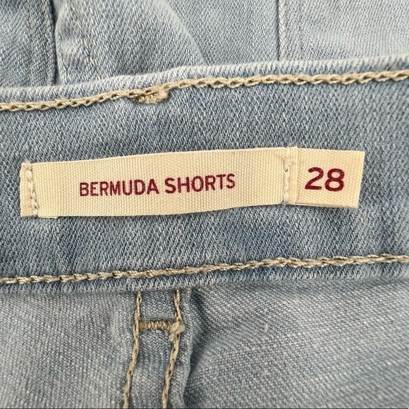 Levi's Rhinestone Embellished Distressed Bermuda Jean Shorts Size 28 Women’s - Picture 4 of 8